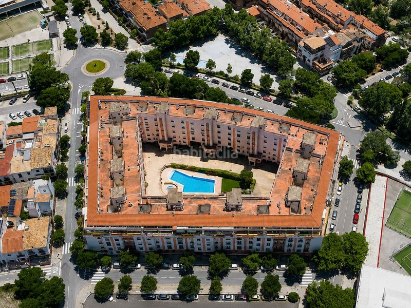 Foto 298e6501-df13-48eb-b9e5-cd7e9f0a8e30. Apartament amb aparcament piscina a Rosaleda - Juventud Granada
