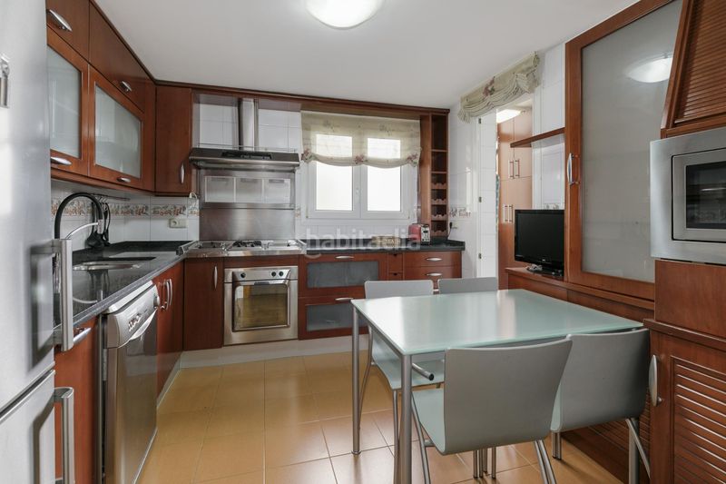 Foto 327228da-c660-42ae-b53b-251140af5f3c. Apartament amb aparcament piscina a Rosaleda - Juventud Granada