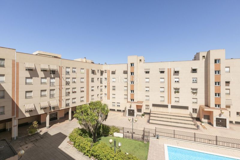 Foto 38ad1a52-b8cd-4897-98b3-e33df5fccc5f. Apartament amb aparcament piscina a Rosaleda - Juventud Granada