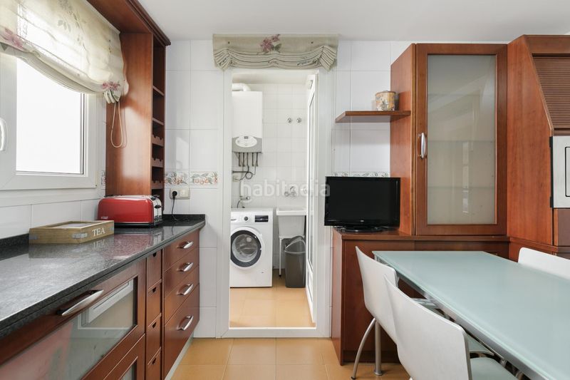 Foto 4c1ddad4-e7b1-4009-972c-ef1c367d02a8. Apartament amb aparcament piscina a Rosaleda - Juventud Granada