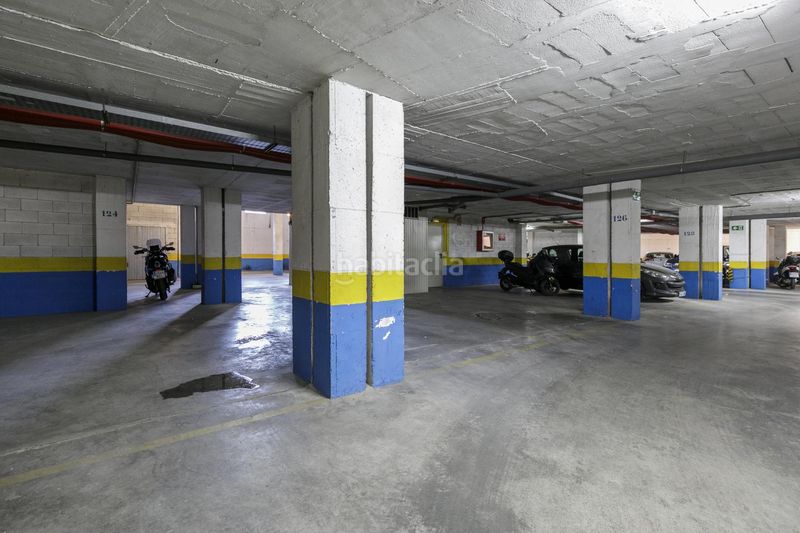 Foto 5dd7fa13-315e-4b8d-9cc6-26e6e2043f2b. Apartament amb aparcament piscina a Rosaleda - Juventud Granada