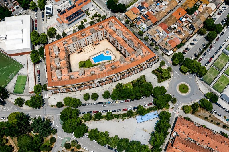 Foto 6dd80d12-6a99-4ddd-b78e-f8d6fced2443. Apartament amb aparcament piscina a Rosaleda - Juventud Granada