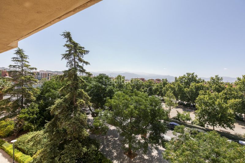 Foto 75b8f842-fdeb-476f-b417-d3ca557b559a. Apartament amb aparcament piscina a Rosaleda - Juventud Granada