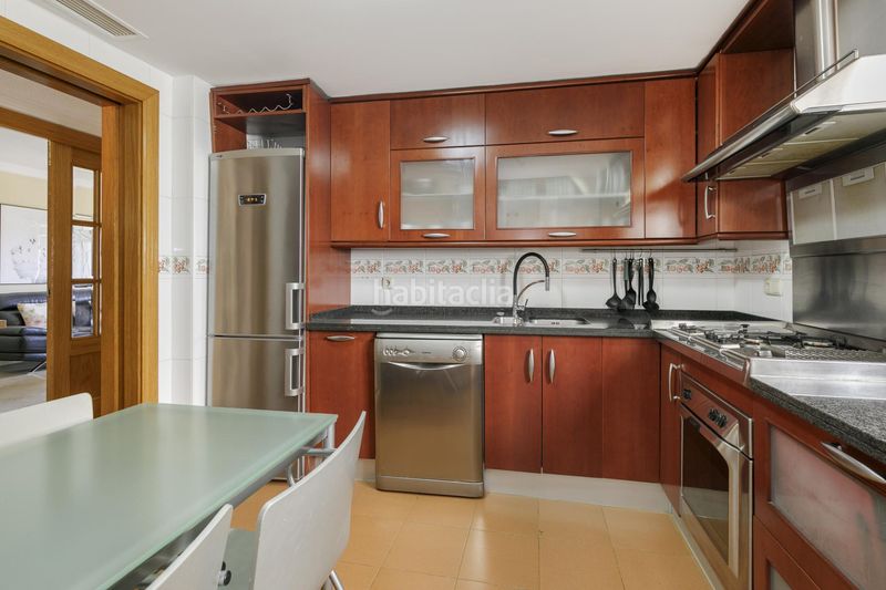 Foto cafeb9f4-62b0-44be-ad68-601144008602. Apartament amb aparcament piscina a Rosaleda - Juventud Granada