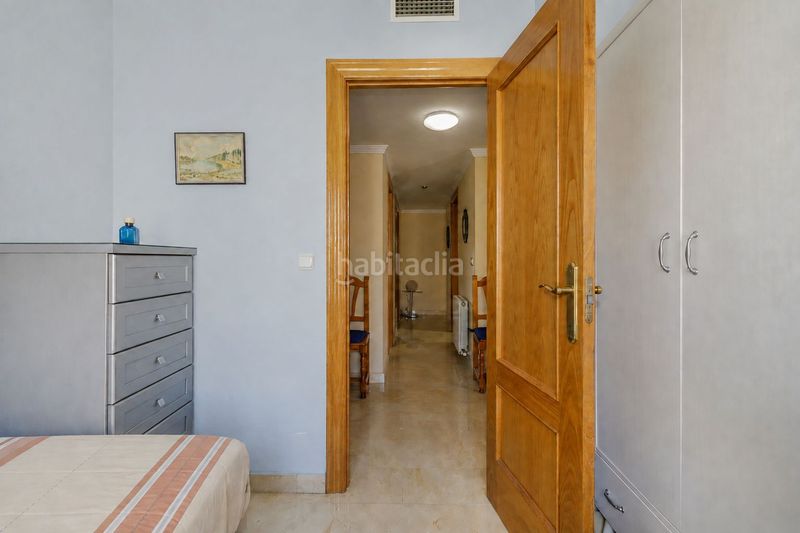 Foto d0adbfee-b782-43a3-8011-2219d533ea57. Apartament amb aparcament piscina a Rosaleda - Juventud Granada