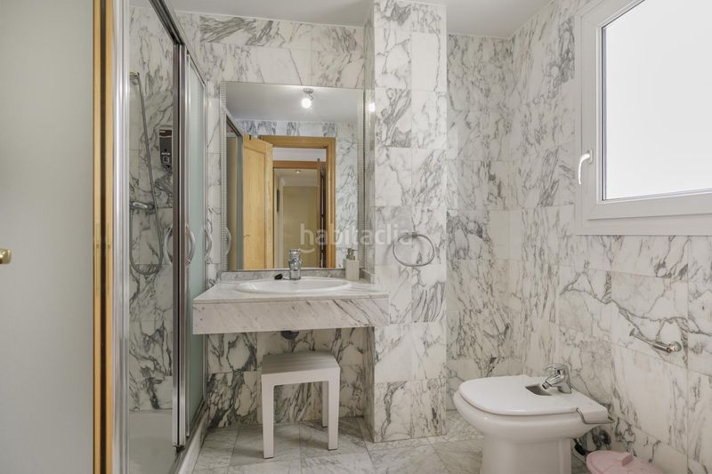 Foto d6c18bb8-7562-4bfb-b769-24fe875c5296. Apartament amb aparcament piscina a Rosaleda - Juventud Granada