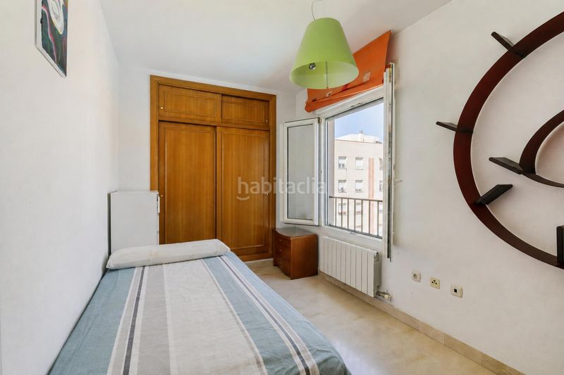 Foto d8559ece-7022-4e1f-9bf9-a5157d9d7511. Apartament amb aparcament piscina a Rosaleda - Juventud Granada