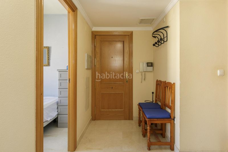 Foto e84340f8-d2dc-4cba-b837-b7222ee9ee85. Apartament amb aparcament piscina a Rosaleda - Juventud Granada