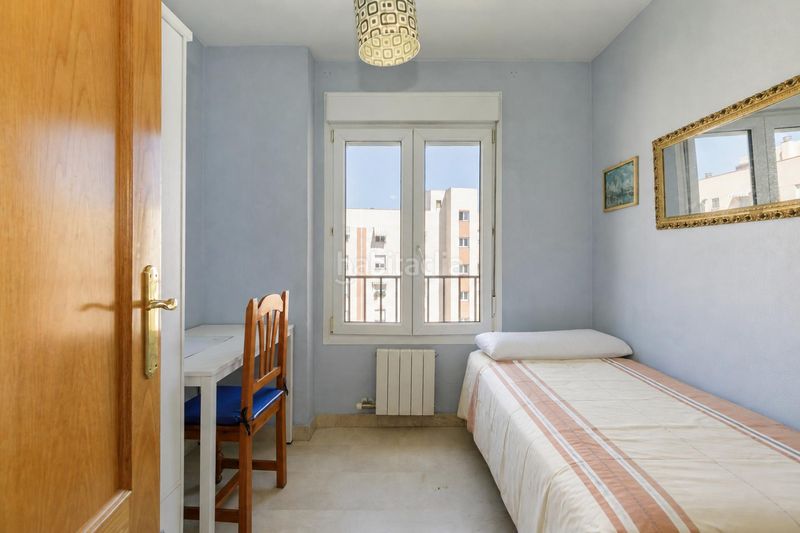 Foto e8dddf8a-b65e-4c65-85d6-aa21f4e28c07. Apartament amb aparcament piscina a Rosaleda - Juventud Granada