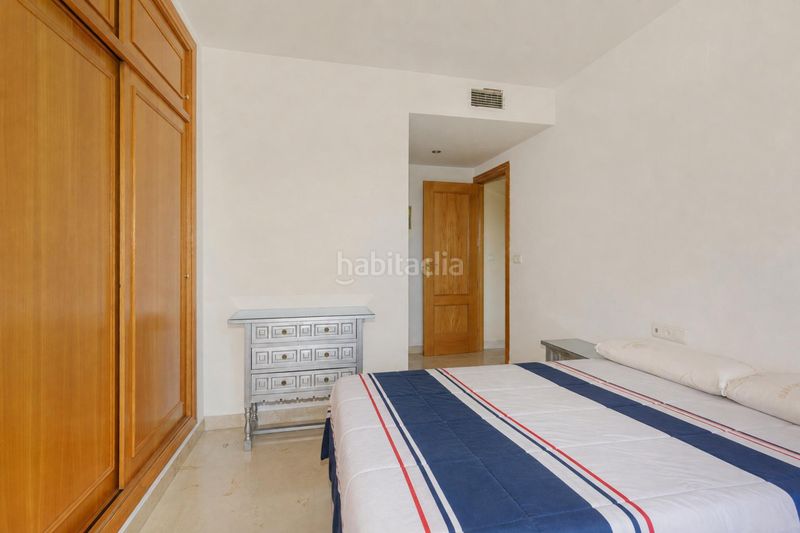 Foto f338806f-c6af-42a4-a94e-724ee4596fd0. Apartament amb aparcament piscina a Rosaleda - Juventud Granada