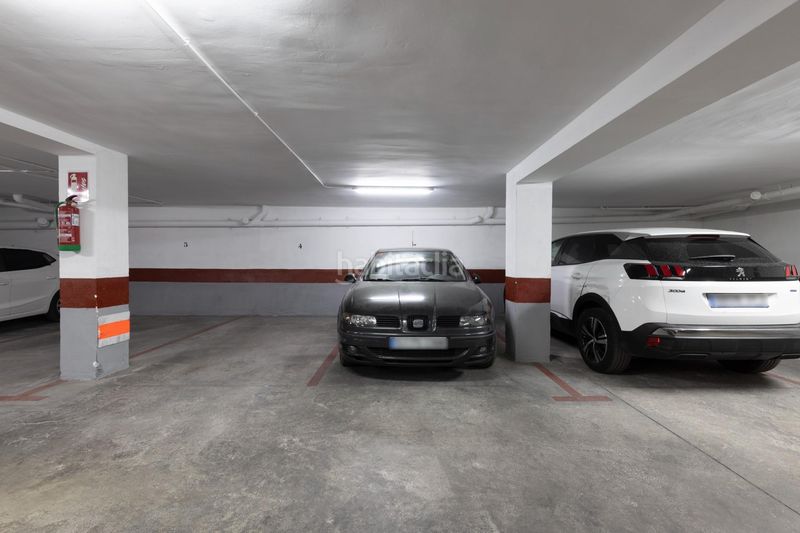 Foto f994593d-7cfc-4783-b8ea-6044dc03fb86. Aparcament cotxe a Maracena
