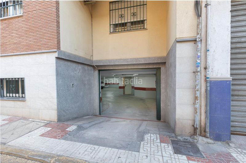 Foto 487ee879-fe2a-4eb8-8310-b39c0bb42d43. Aparcament cotxe a Maracena