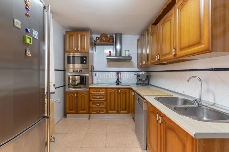 Foto 16f2cfef-abc9-4568-bd2a-af355f45eb5f. Casa adosada precioso adosado con patio, terraza, cochera y estufa de leña en las gabias granada en Gabias (Las)