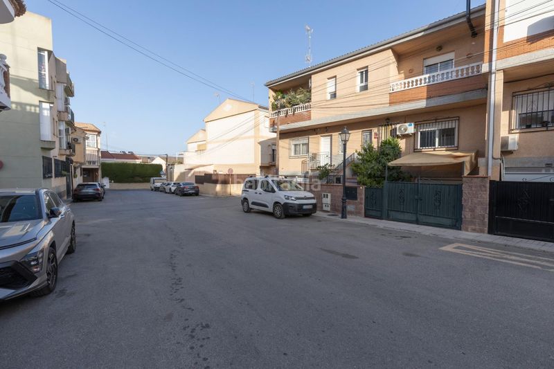Foto 232bcfb4-b111-464c-8d97-692f1ff017ba. Casa adosada precioso adosado con patio, terraza, cochera y estufa de leña en las gabias granada en Gabias (Las)