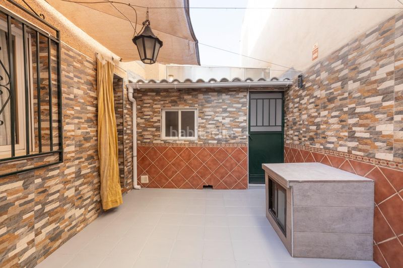 Foto 4cdf8ea5-69cd-472b-ab13-641407d6246a. Casa adosada precioso adosado con patio, terraza, cochera y estufa de leña en las gabias granada en Gabias (Las)