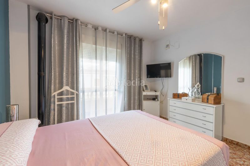 Foto 51d4f6d3-8bb3-4a09-b813-73447e2b02f1. Casa adosada precioso adosado con patio, terraza, cochera y estufa de leña en las gabias granada en Gabias (Las)