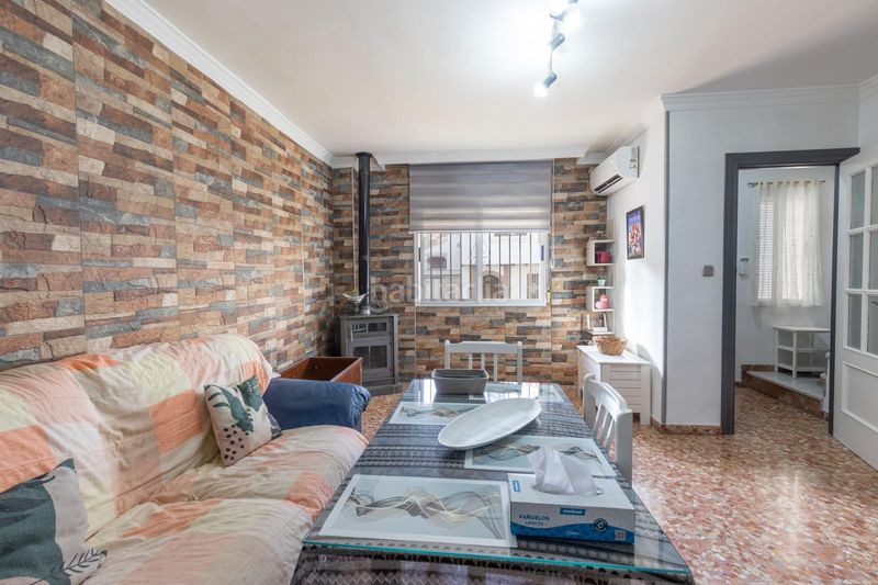 Foto 752d4943-a14c-4915-847b-ec68be112b6d. Casa adosada precioso adosado con patio, terraza, cochera y estufa de leña en las gabias granada en Gabias (Las)