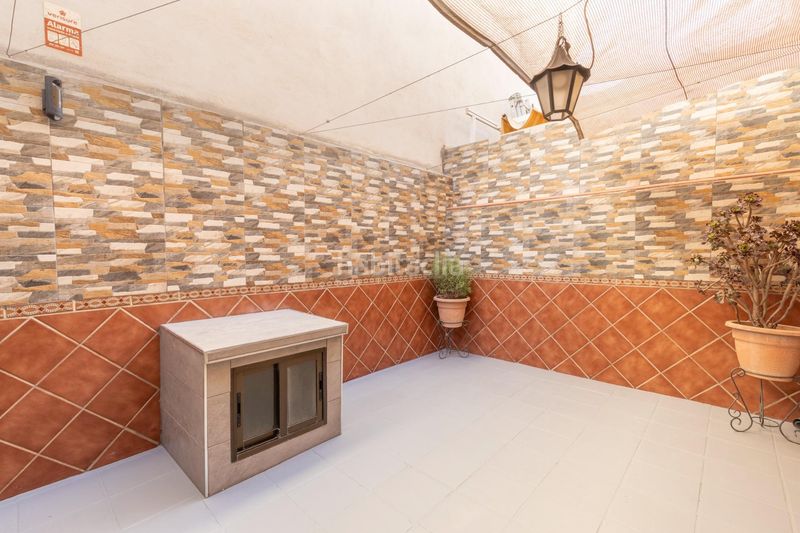 Foto 8f936a07-43c2-488a-bbf7-6f070063c851. Casa adosada precioso adosado con patio, terraza, cochera y estufa de leña en las gabias granada en Gabias (Las)