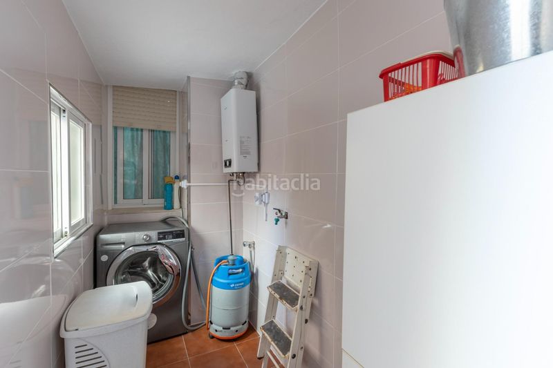 Foto aacb5a82-6ad7-45a5-a787-845d2182a04b. Casa adosada precioso adosado con patio, terraza, cochera y estufa de leña en las gabias granada en Gabias (Las)
