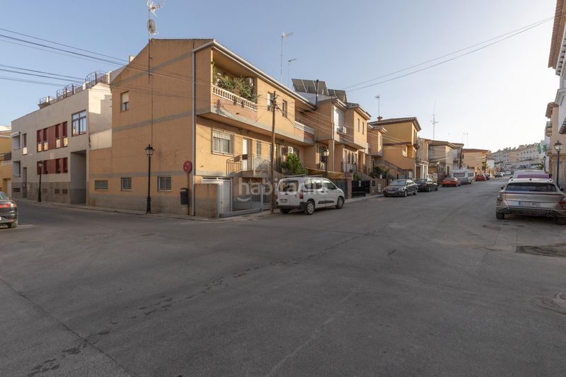Foto b22440cc-4070-4d3a-8242-9a57c3a024d4. Casa adosada precioso adosado con patio, terraza, cochera y estufa de leña en las gabias granada en Gabias (Las)