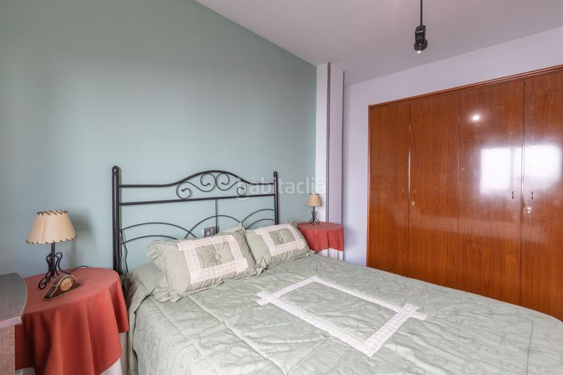 Foto b68ad125-7d69-449a-847e-78fccc5740c7. Casa adosada precioso adosado con patio, terraza, cochera y estufa de leña en las gabias granada en Gabias (Las)