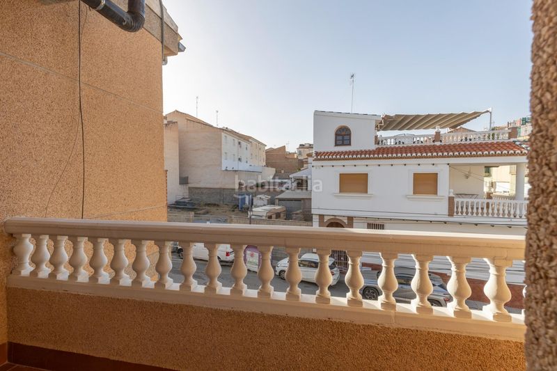 Foto bd1aeaf8-07ad-4f85-b286-2c62a0b7e55c. Casa adosada precioso adosado con patio, terraza, cochera y estufa de leña en las gabias granada en Gabias (Las)