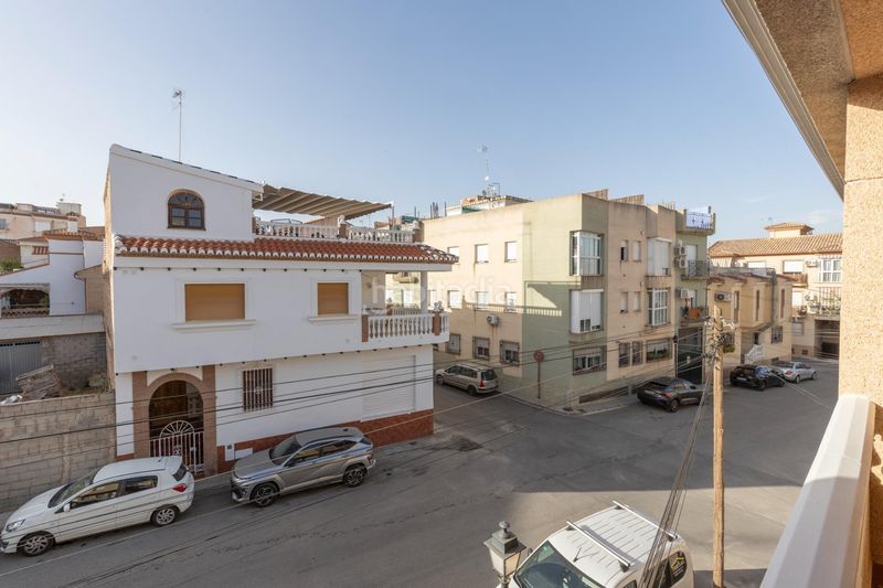 Foto ecfed265-7c2a-4095-8ae9-b9b1a8720415. Casa adosada precioso adosado con patio, terraza, cochera y estufa de leña en las gabias granada en Gabias (Las)