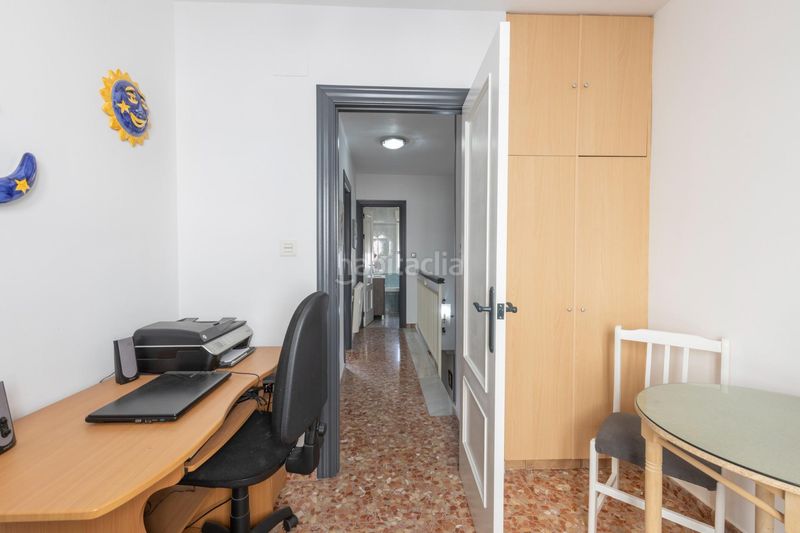 Foto f86b2823-7966-43c4-bbef-ffa954ba22ec. Casa adosada precioso adosado con patio, terraza, cochera y estufa de leña en las gabias granada en Gabias (Las)