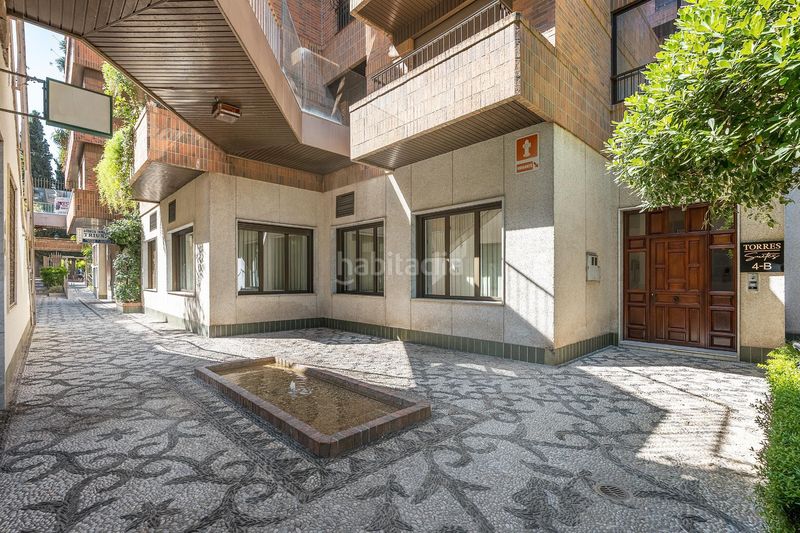 Foto 95a36d7d-9861-46d0-aeba-c10aabc99095. Planta baja precioso estudio de lujo en urbanizacion triunfo jardin en Granada