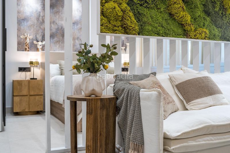 Foto b56f0c35-c9e1-4376-b4e2-d81482922ec2. Planta baja precioso estudio de lujo en urbanizacion triunfo jardin en Granada