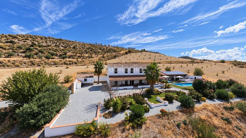 Foto d2c83fb3-ab83-43ee-b4f1-444f58f17a71. Chalet with heating parking pool in Santa Cruz del Comercio