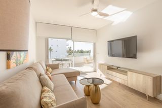 Flat in Playa de Granada. Piso con gran terraza y vistas al campo de golf