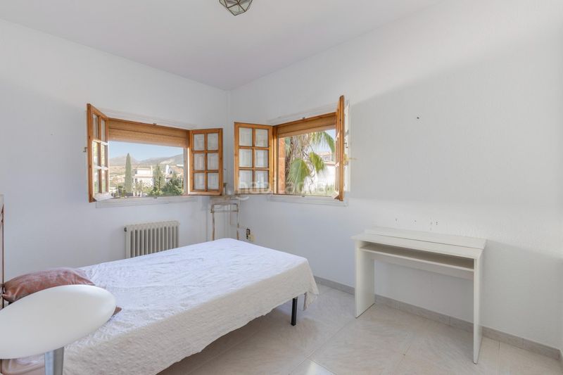 Foto 4916b9ff-bbb0-4845-9226-93a9f8e2bbfa. Chalet with heating parking pool in Altos de la Zubia Zubia (La)