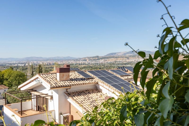 Foto ac66d2cf-4a15-47fd-ae69-fc967a999606. Chalet with heating parking pool in Altos de la Zubia Zubia (La)