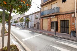 Local Comercial  Calle granada. Local en alquiler con opción a compra en calle granada, armilla,