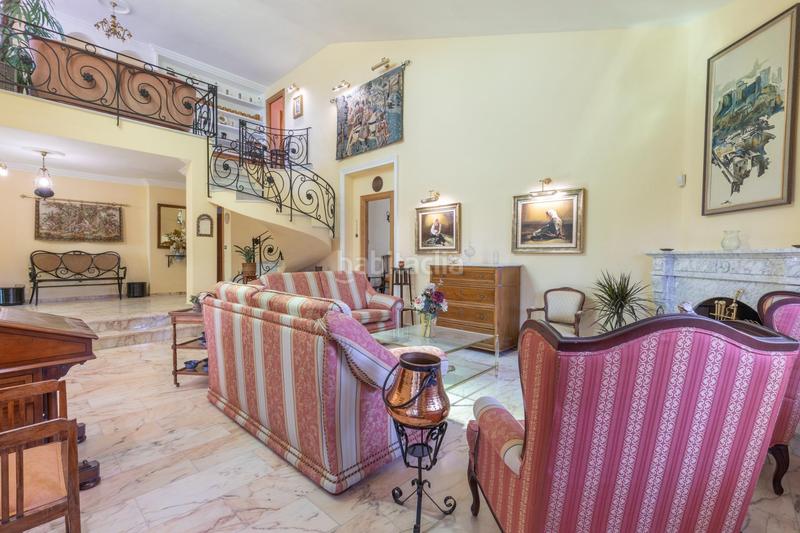Foto b8f41fe0-a24a-43af-bfb6-e736e8f192ff. Chalet magnifico chalet con amplios jardines y piscina en cortijo del aire! en Albolote