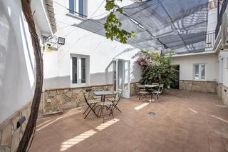Casa  Plaza obispo reyes. Casa turística con alta rentabilidad asegurada en la zubia.