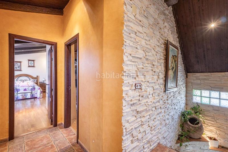 Foto b3f1fdd8-2364-42e0-9f81-3c88c6f82608. Chalet  en Iznalloz