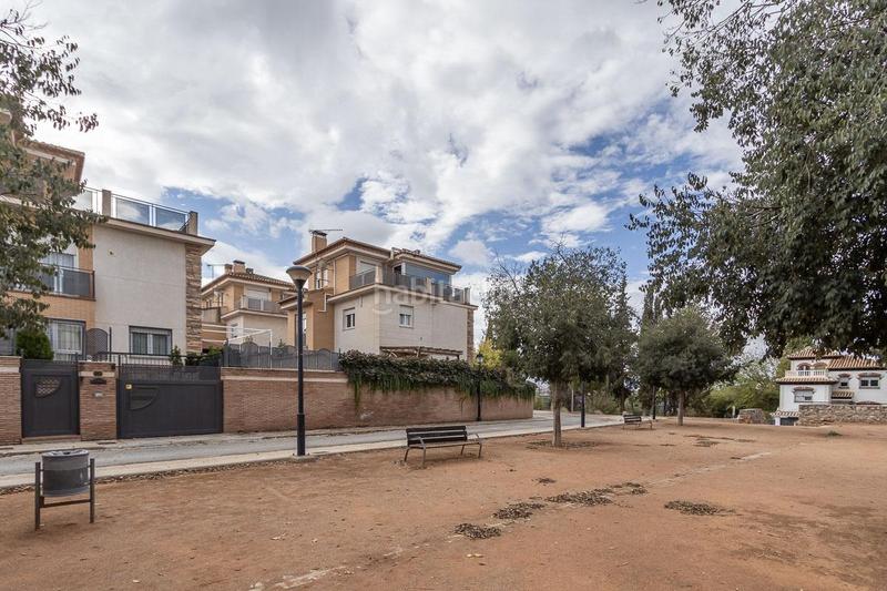Foto f7fa1b19-ce9d-4522-8d39-9b29b3291a0d. Casa espectacular casa junto al c.c. serrallo en Camino de los Neveros - Serrallo Granada