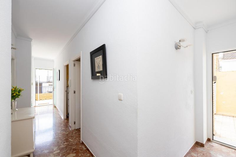 Foto 9b9dcf25-414e-4ecc-b425-d0f96850e57e. Casa  en pleno centro en San Antón Armilla