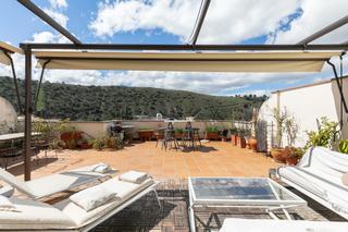 Maison à Crta. De la Sierra. Casa en venta en urbanización privada junto al hospital vithas!