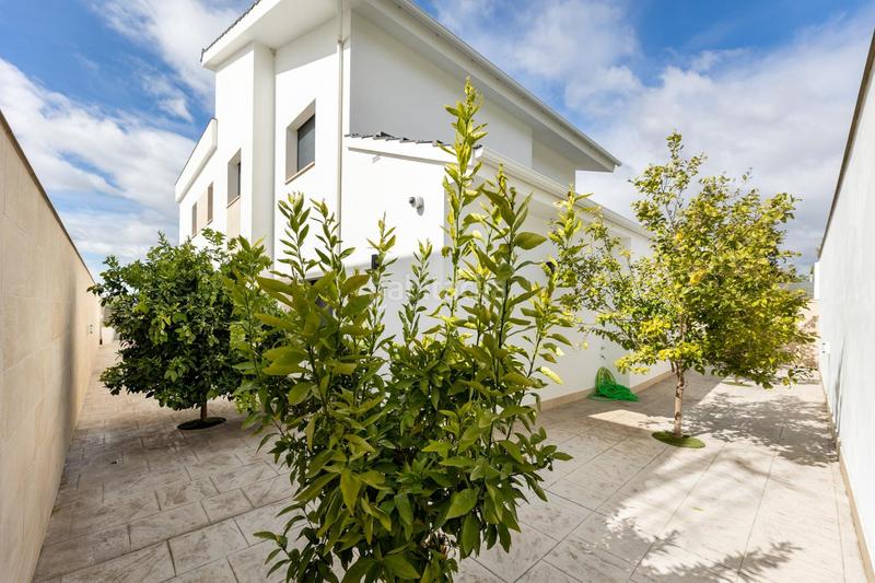 Foto 0fdf6ba2-0d75-4147-bfb4-5c3bd68192c7. Chalet increíble casa de lujo en urbanización monteluz en Peligros