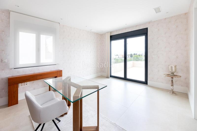 Foto bf8bd0c3-a2de-4e05-a997-7375c931a988. Chalet increíble casa de lujo en urbanización monteluz en Peligros