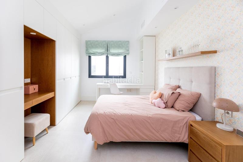 Foto e6b2f8b2-56f3-44c5-be78-1d75fc82e265. Chalet increíble casa de lujo en urbanización monteluz en Peligros
