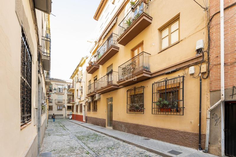 Foto 0be71444-d178-433c-ab4b-843cf3ea31b4. Piso realejo piso 3 dormitorios reformado. con patio en Granada