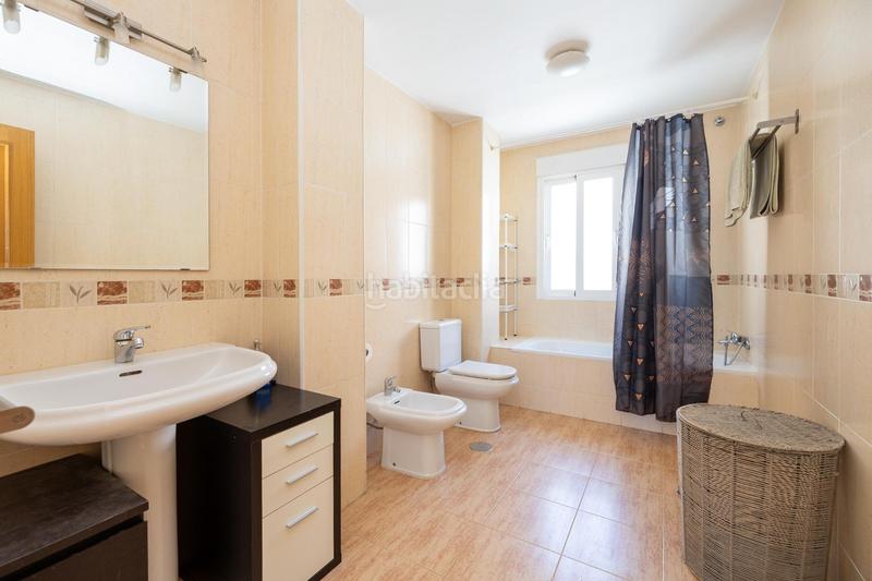 Foto 9e394946-b2b1-41a4-afbe-e8e13d6a6f44. Maison jumelée avec chauffage parking dans Aljomahima - Ermita Gabias (Las)