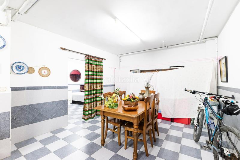 Foto 098dde8c-e188-4bd8-9915-b81da3bb6329. Casa pareada en camino cementerio 14 gran casa adosada en esquina granada espacio, comodidad y luz natural en Peligros