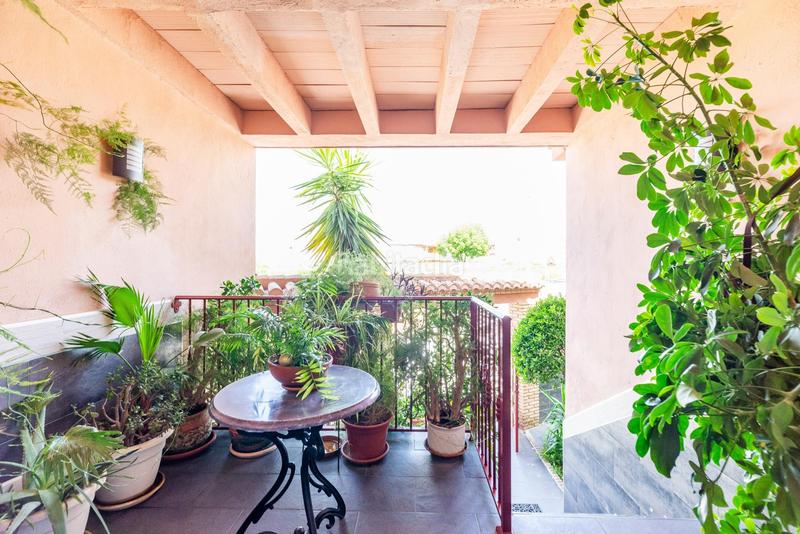 Foto 6bdeae57-fdfc-4810-8b6f-6b6c6d954e0f. Casa pareada en camino cementerio 14 gran casa adosada en esquina granada espacio, comodidad y luz natural en Peligros