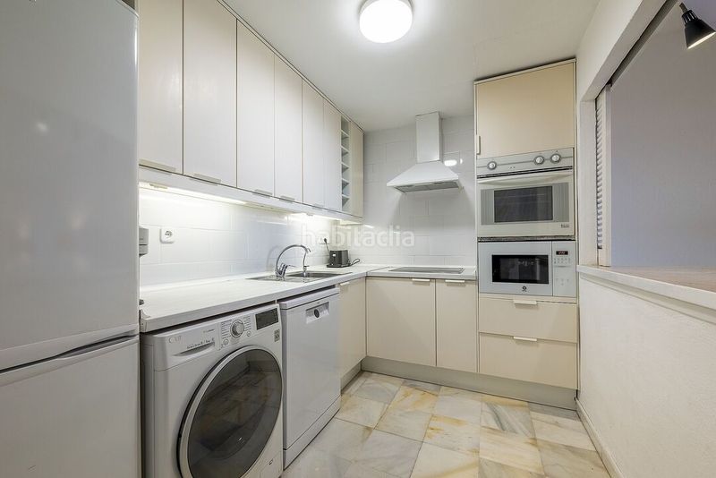 Foto 027b9ab4-ce26-4f52-b5fa-67ab84d3dce4. Piso apartamento en primera línea de Puerto Banús con vistas al mar ideal para inversión en Marbella