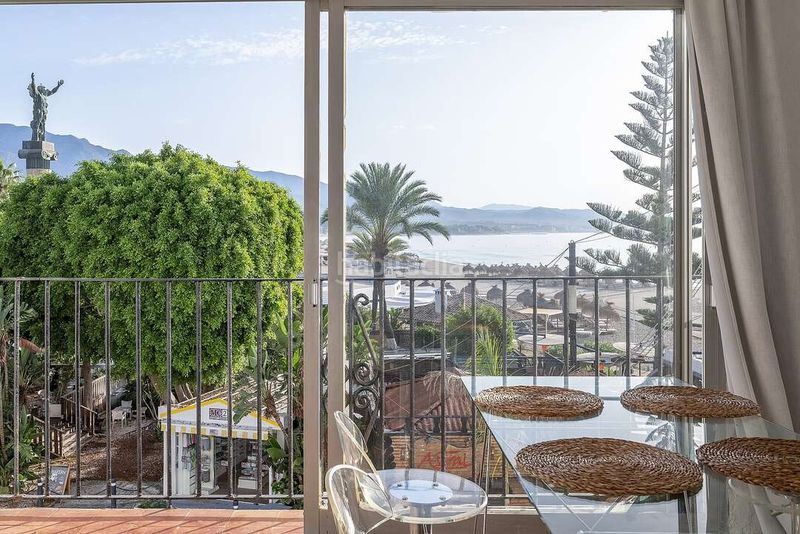 Foto 25c27634-cb25-4171-b2db-08606ffaa66d. Piso apartamento en primera línea de Puerto Banús con vistas al mar ideal para inversión en Marbella